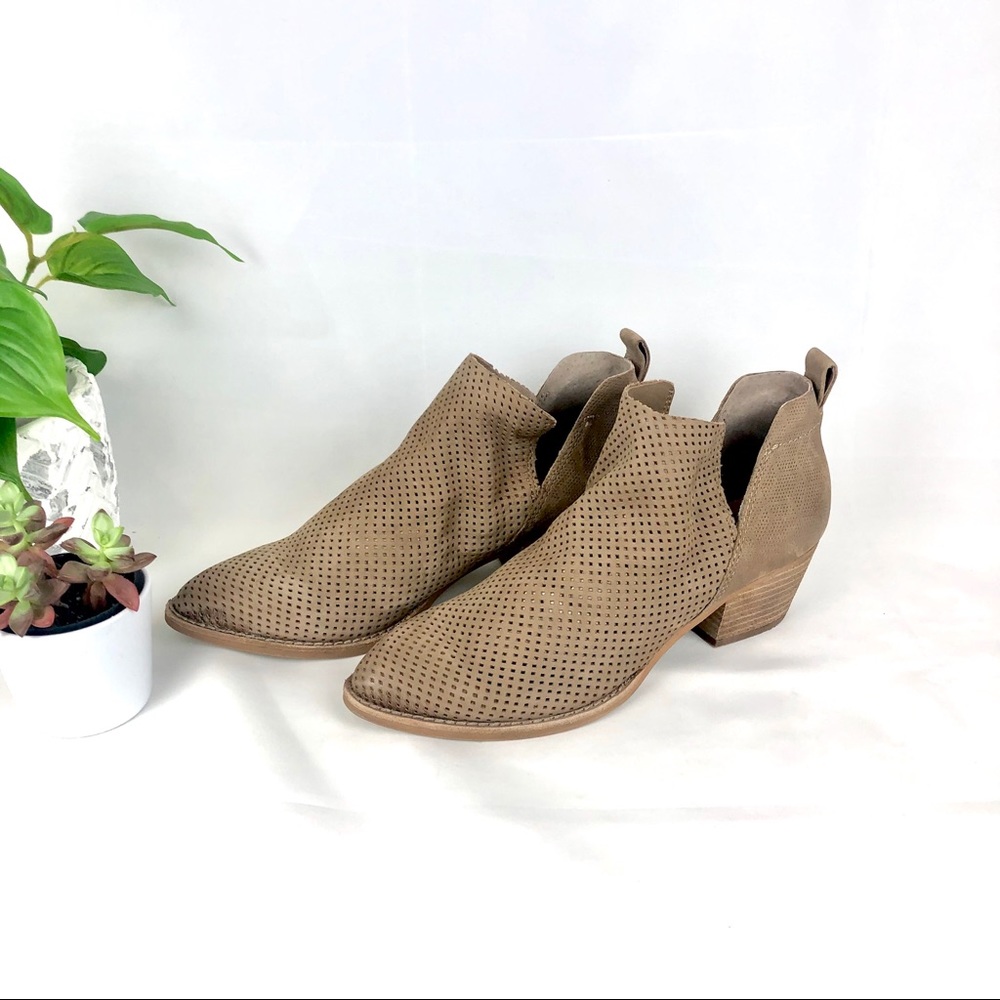 Dolce Vita Womens Perforated Ankle Booties New 7.5